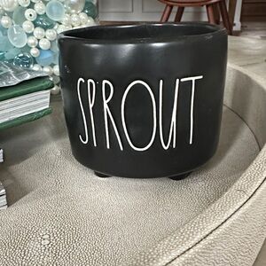 Rae Dunn Black Sprout Planter